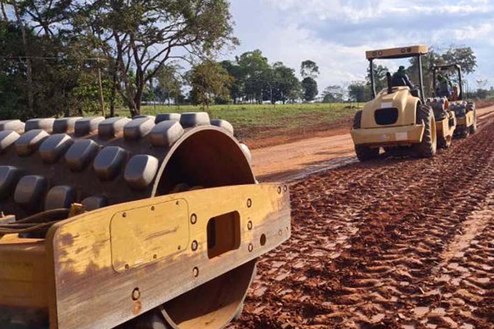 Obra de pavimentação asfáltica na RO-491 beneficia população da região da Zona da Mata