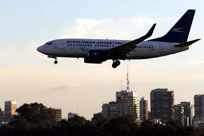 Greve em aeroportos afeta 10 mil passageiros na Argentina