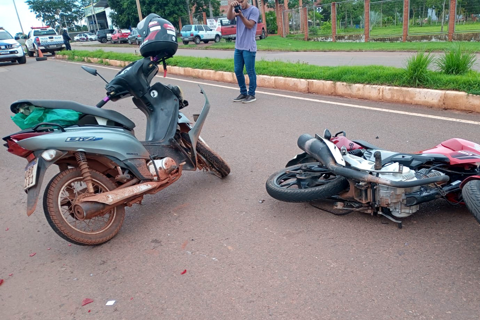 Colisão envolvendo três motos e um carro deixa feridos na RO 010 