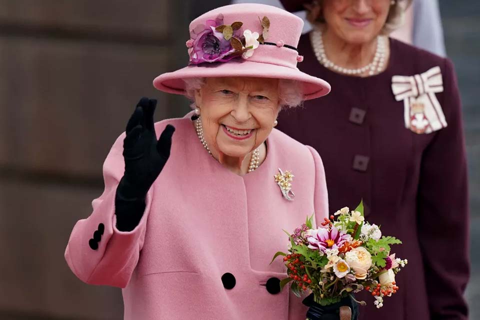 Rainha Elizabeth II está 'em muito boa forma', diz primeiro-ministro britânico no G20