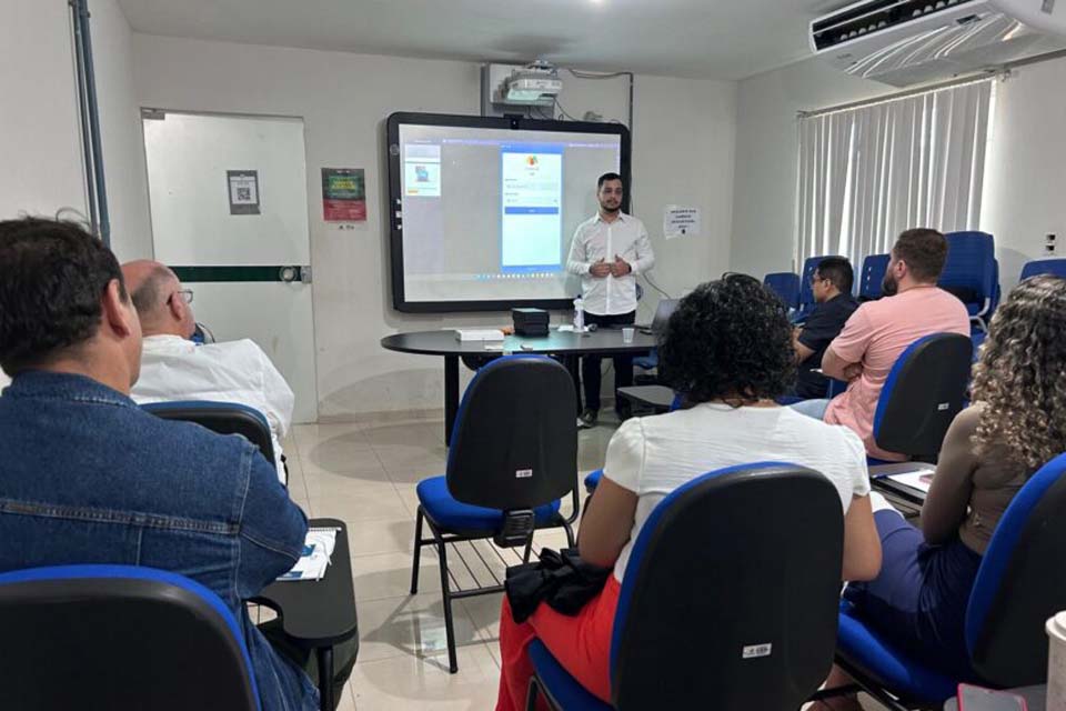 Agentes de trânsito participam de capacitação para novo sistema de talonário eletrônico, em Porto Velho