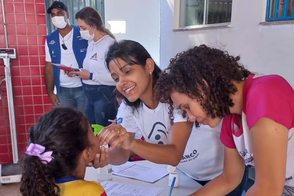 Saúde na Escola: equipe de posto de saúde faz visita em escola municipal e atende crianças