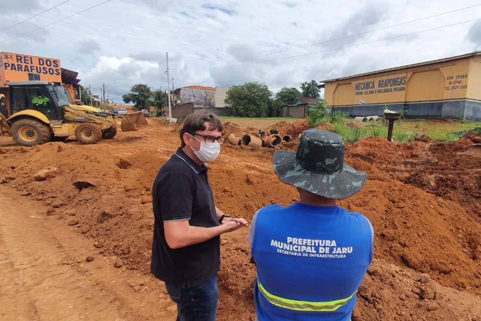 Prefeito acompanha execução de obras e serviços de infraestrutura  em andamento no município