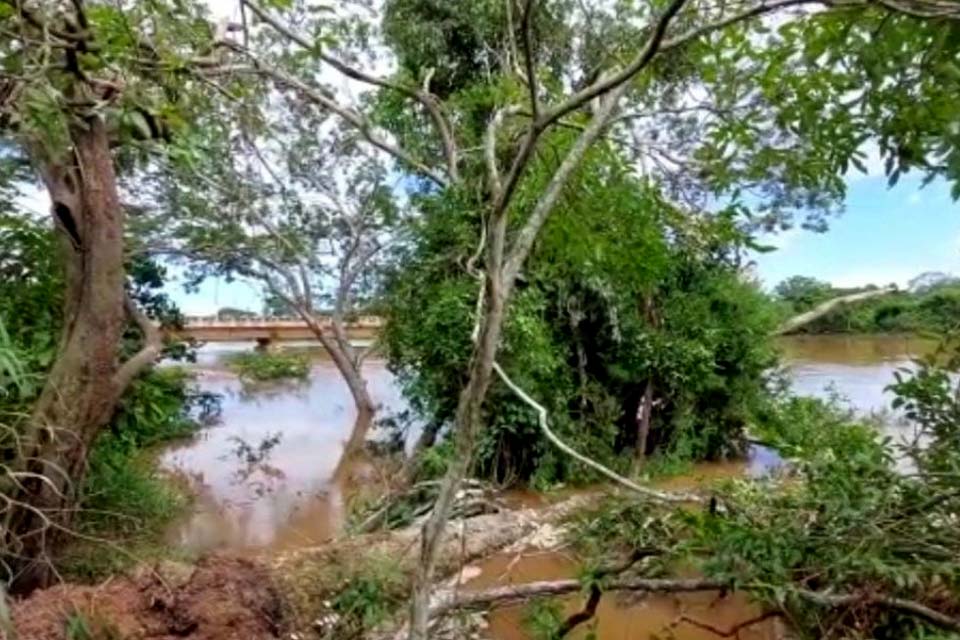 Após fortes chuvas registrada Rio Machado transborda no município