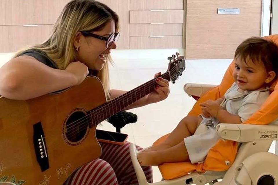 Marília Mendonça compõe canção para celebrar 11 meses do filho