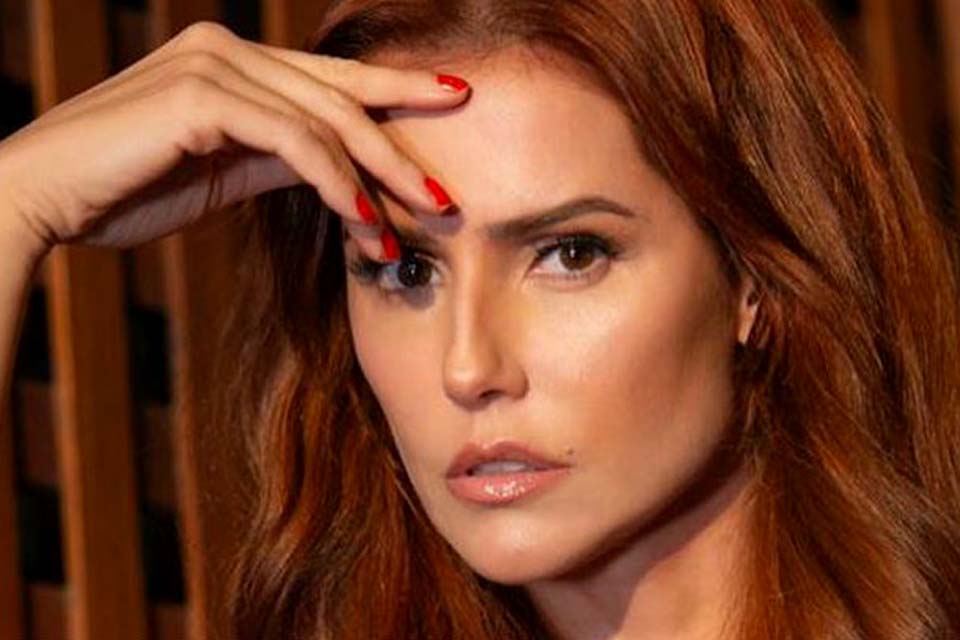 Deborah Secco revela que já tomou remédio para emagrecer: 'Sou fruto de uma sociedade doente'