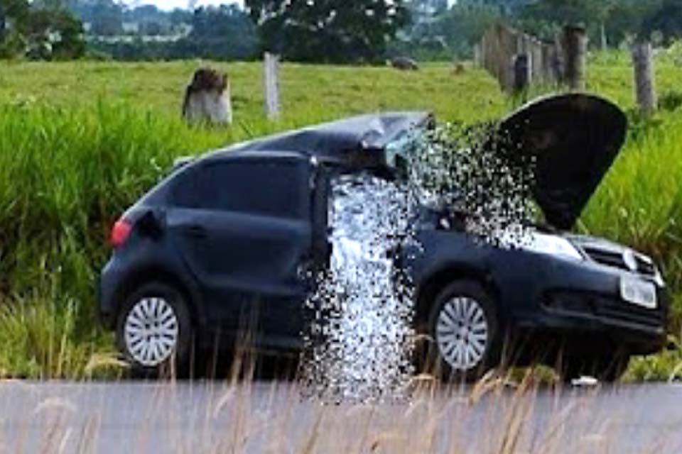 Duas mulheres morrem após colisão entre moto e carro em Cacoal