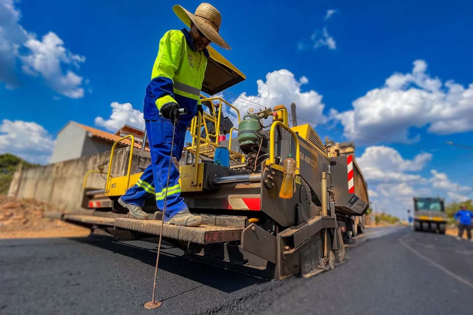  Prefeitura conclui obras de pavimentação na Rua Raimundo Barreto entre a Rio de Janeiro e Florianópolis no setor 07