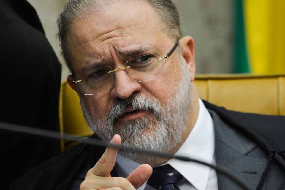 Augusto Aras se manifesta contra pedido para apreender celular de Bolsonaro