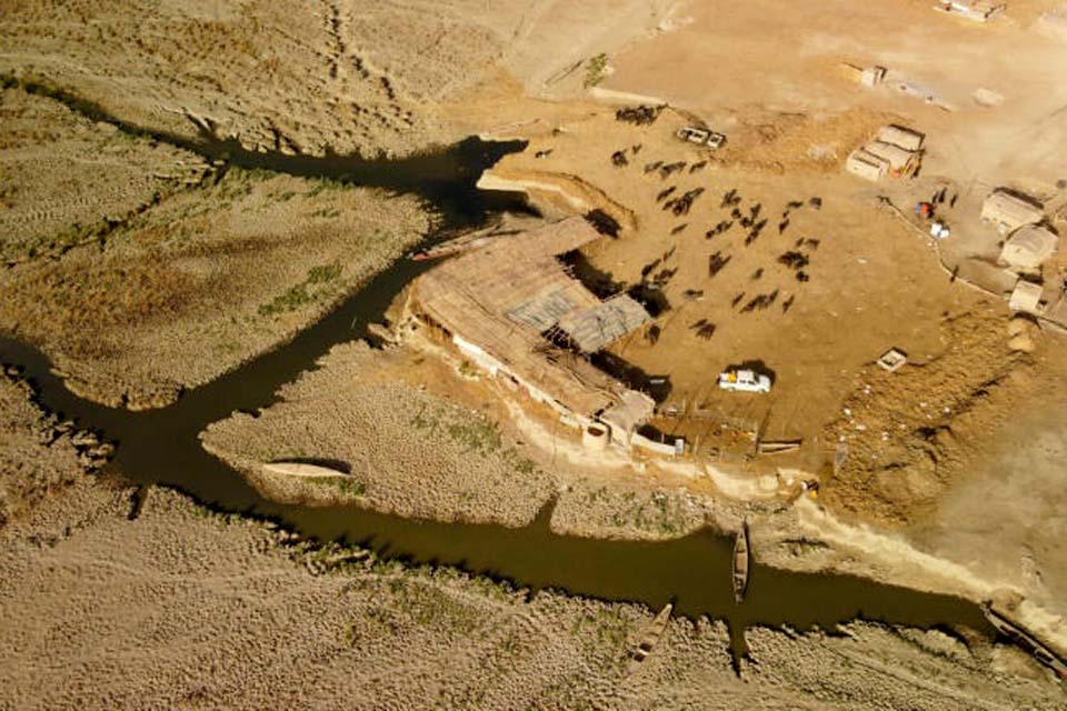 Província rural de Dhi Qar, no sul do Iraque, sofre com seca e deixa milhares de deslocados