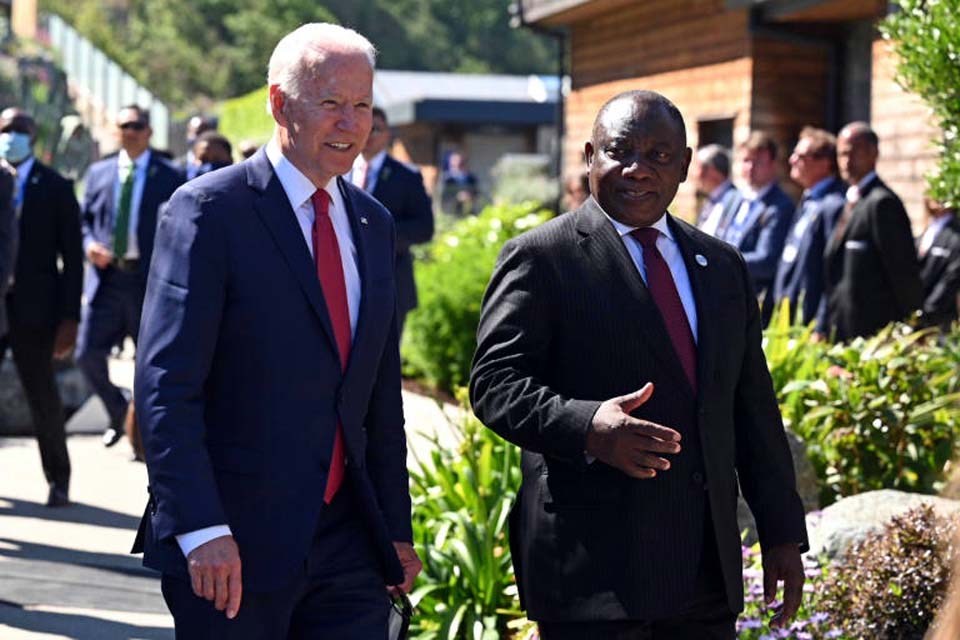 Biden recebe o presidente da África do Sul para delicada discussão sobre Rússia