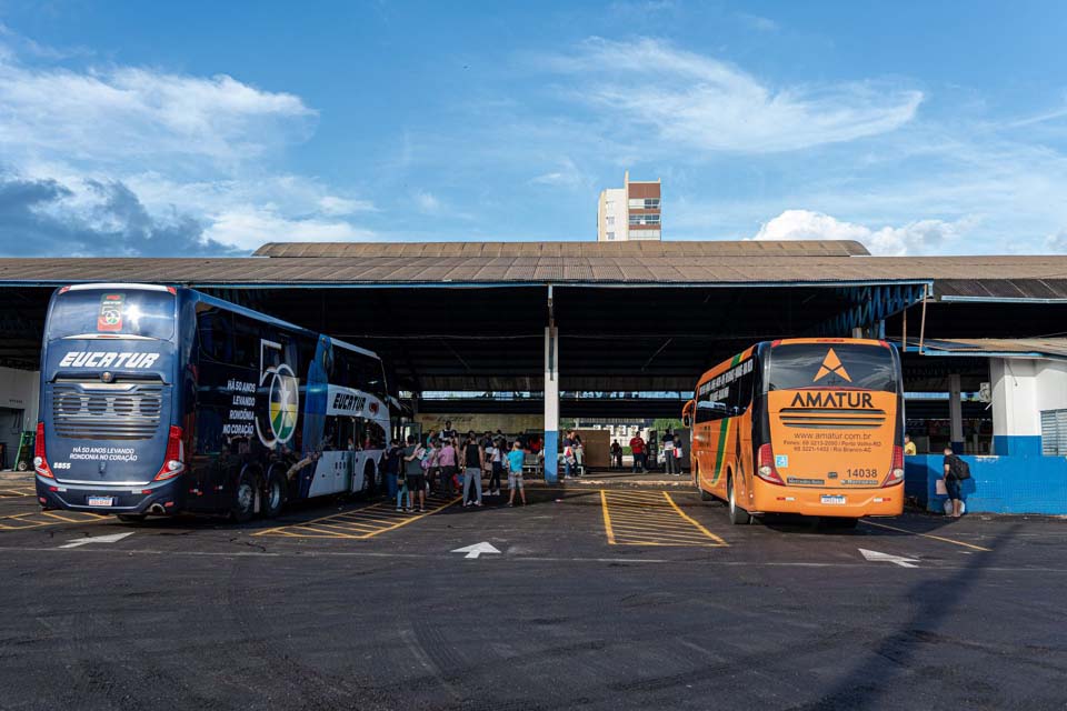 Usuários avaliam estrutura do terminal rodoviário provisório de Porto Velho após início dos trabalhos