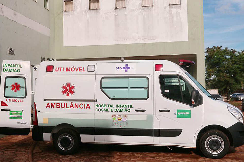 Nova ambulância dará mais qualidade no transporte de pacientes atendidos no Hospital Infantil Cosme e Damião