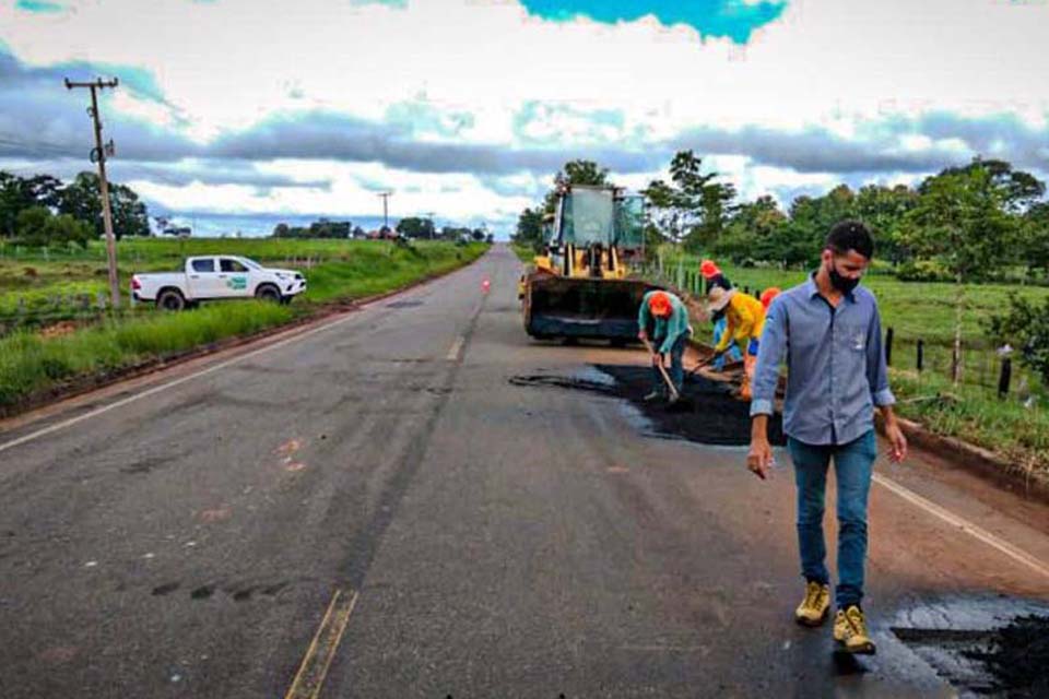 Departamento Estadual de Estradas de Rodage executa manutenção em 30 km da RO-473