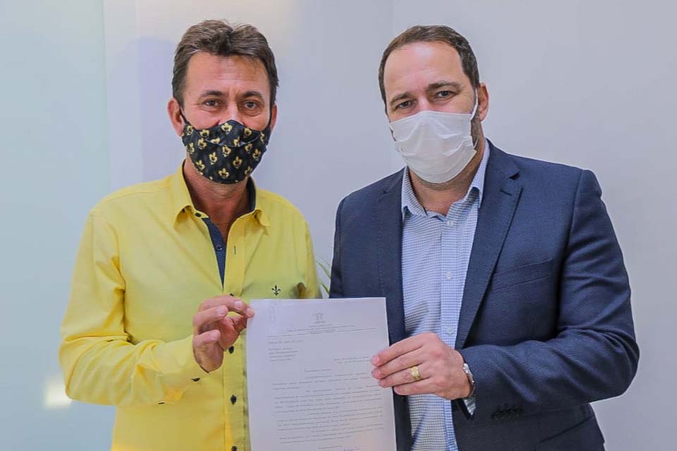 Presidente Alex Redano destina R$ 250 mil para melhorias nas estradas rurais de Nova Brasilândia do Oeste