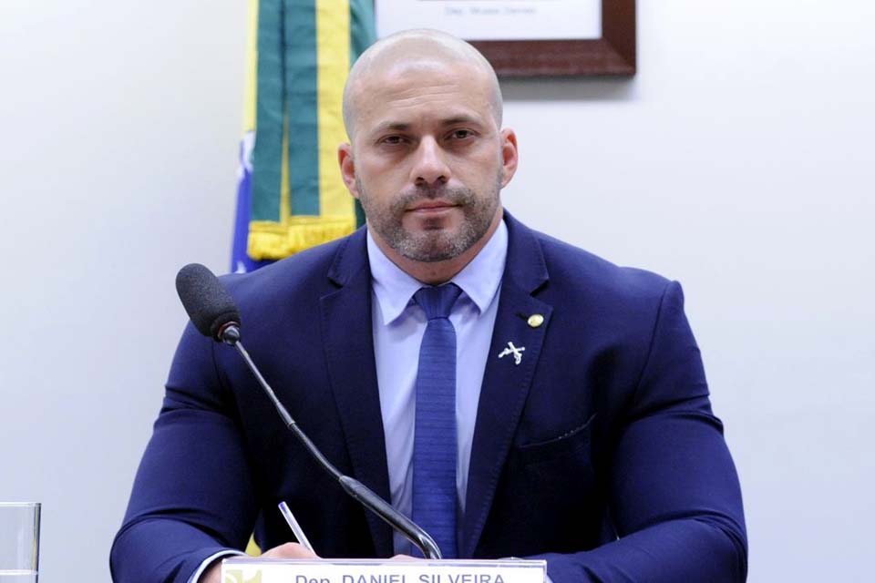 Deputado Daniel Silveira é condenado a indenizar prefeito de Niterói