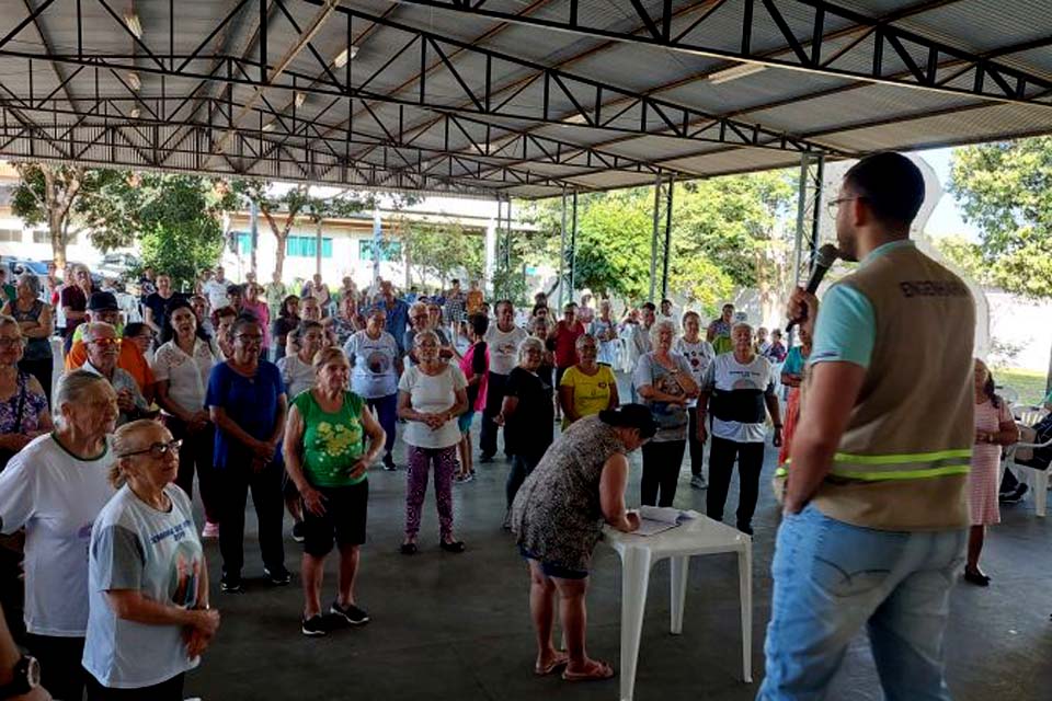 Idosos e pessoas com deficiência podem solicitar credencial para estacionamento gratuito na Semtran