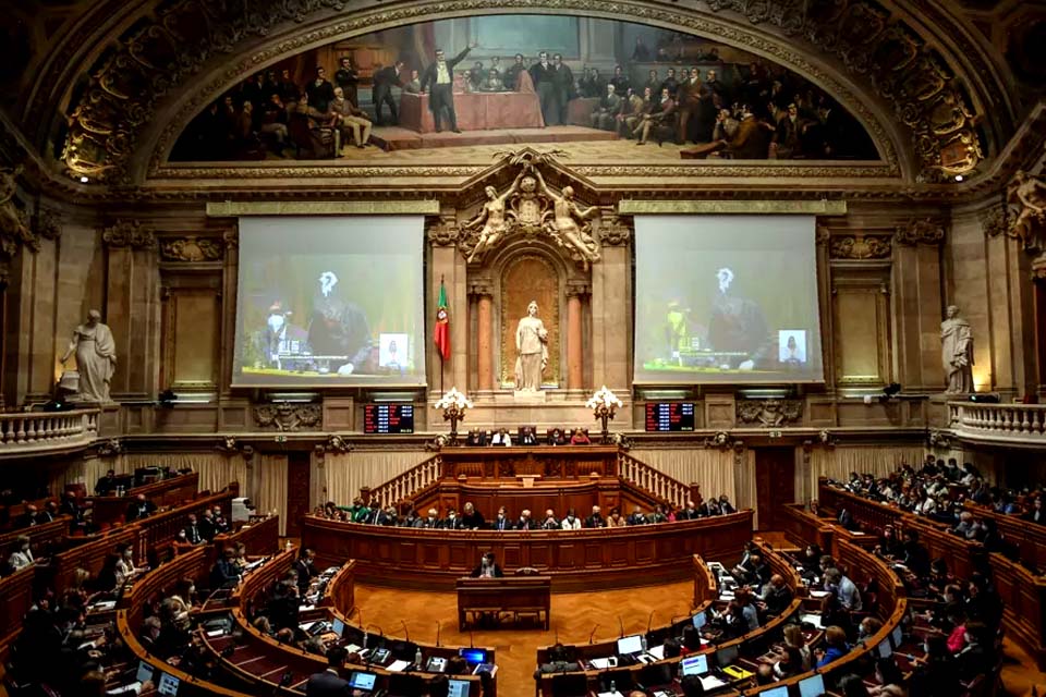 Crise do orçamento em Portugal ameaça derrubar governo socialista