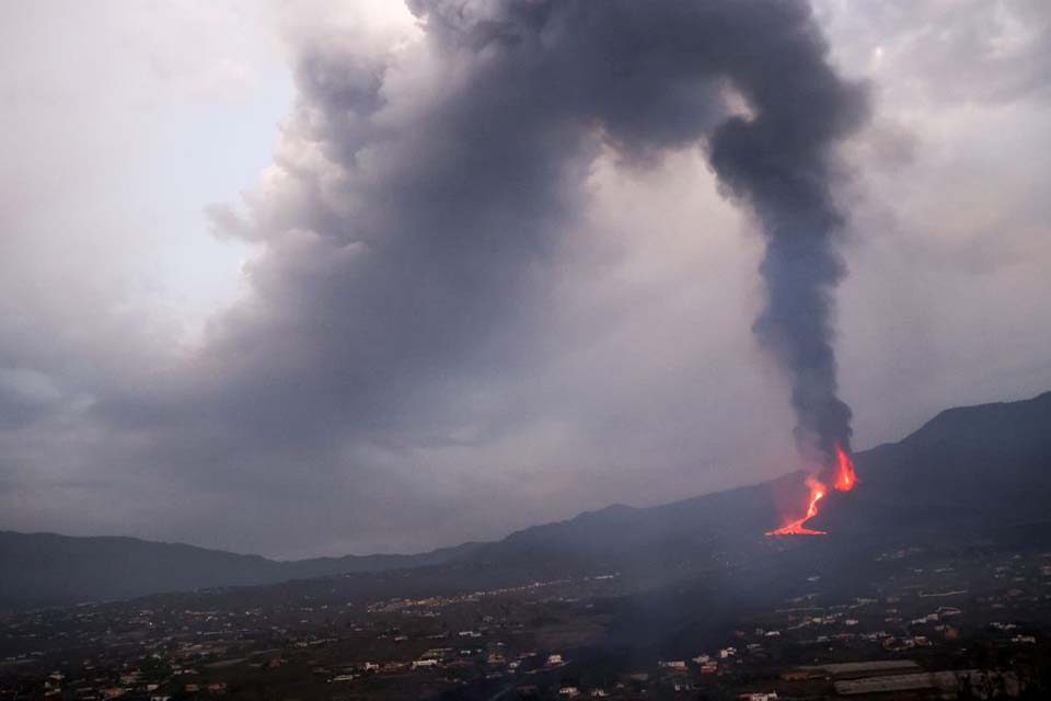 Moradores de La Palma são autorizados a ir às suas casas