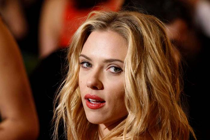 Scarlett Johansson desabafa sobre ver sua imagem usada em filmes pornôs