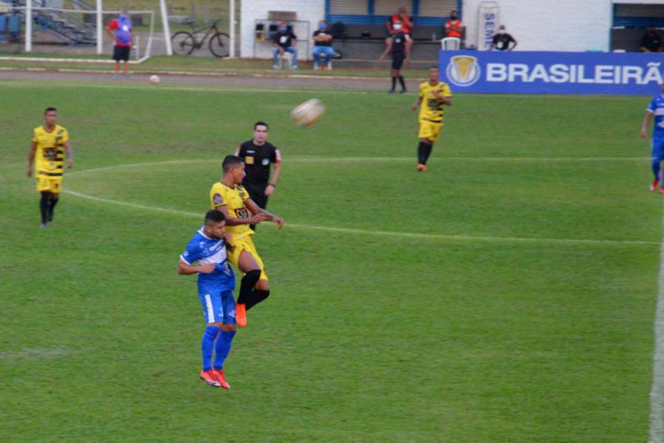 Felipe Romário lamenta chances desperdiçadas e empate sofrido no final da partida