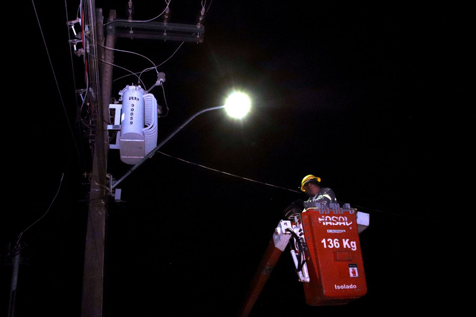 Porto Velho: Bairro Castanheira recebe manutenção na iluminação pública