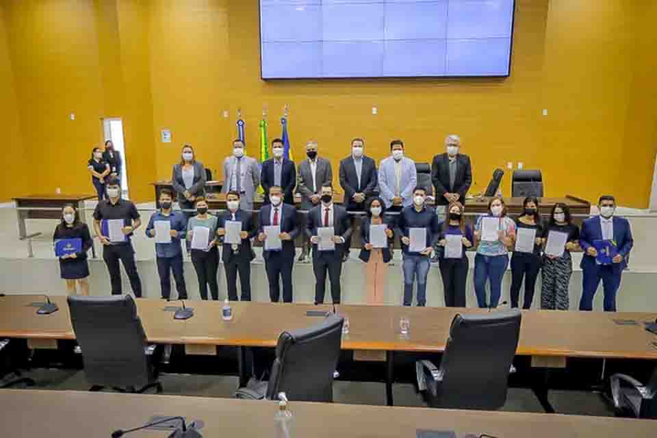 Assembleia Legislativa empossa mais 14 aprovados em concurso público