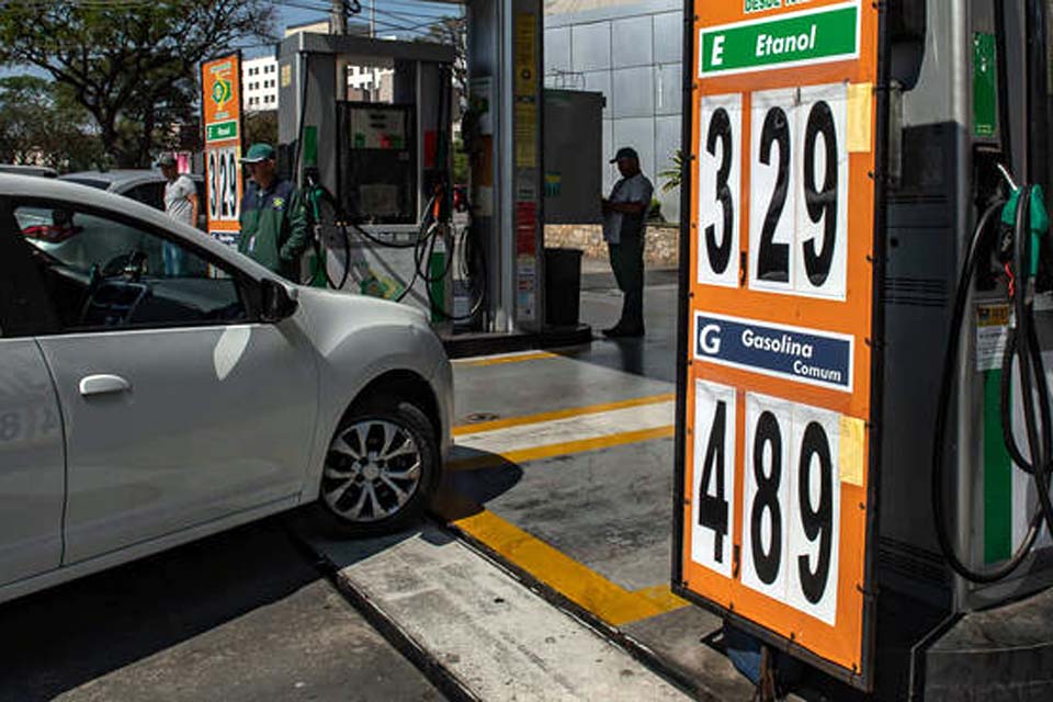 Após 9ª queda seguida, gasolina é mais vantajosa que etanol em 23 estados e no DF