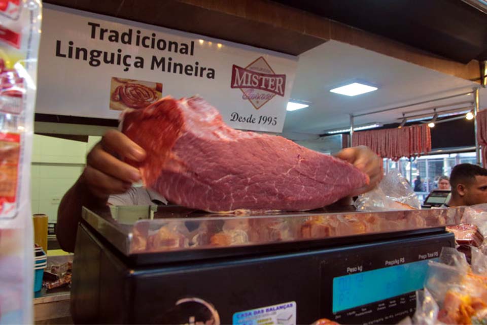 Consumo de carne bovina volta a crescer em 2023, após cinco anos de queda