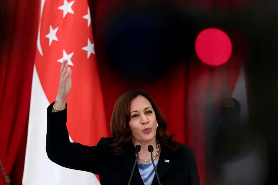 Vice-presidente Kamala Harris promete 'compromisso duradouro' dos EUA na Ásia