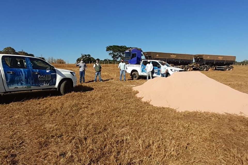 Mais 70 toneladas de calcário são entregues a produtores 