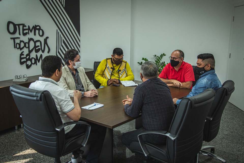 Deputado Jair Montes se reúne com diretor do Detran e representantes dos taxistas e mototaxistas