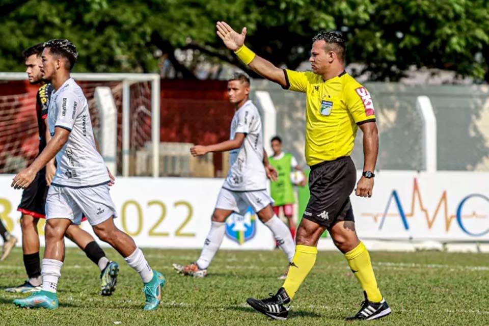 Árbitro Angleison Marcos Vieira Monteiro comanda partida entre Genus e Porto Velho neste sábado 