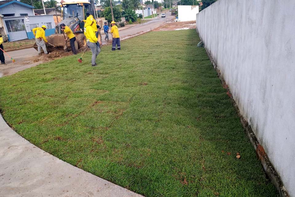 Semosp faz jardinagem no prédio da UPA; unidade será inaugurada na próxima terça