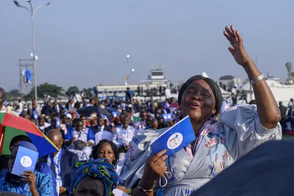 Papa Francisco celebra missa na República Democrática do Congo e fala de 'colonialismo econômico'