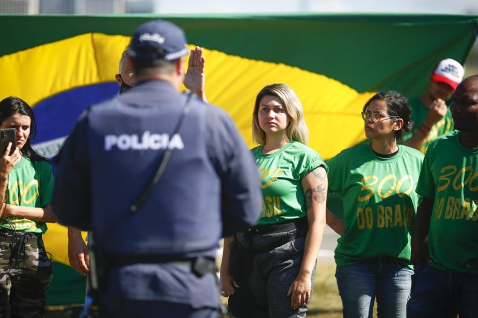 Polícia Federal prende Sara Winter, ativista bolsonarista do movimento 300 do Brasil