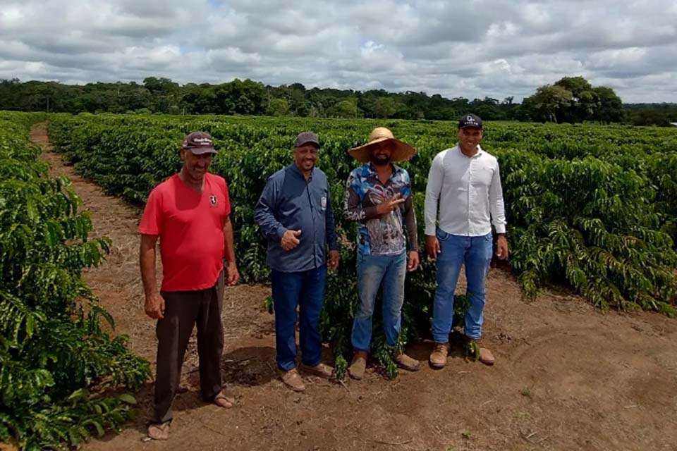 Secretaria Municipal de Agricultura de Rolim de Moura realiza visita técnica em propriedade rural