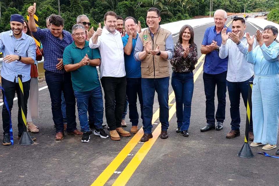 Deputado Alex Redano prestigia entrega de ponte sobre o rio Jamari na RO-459