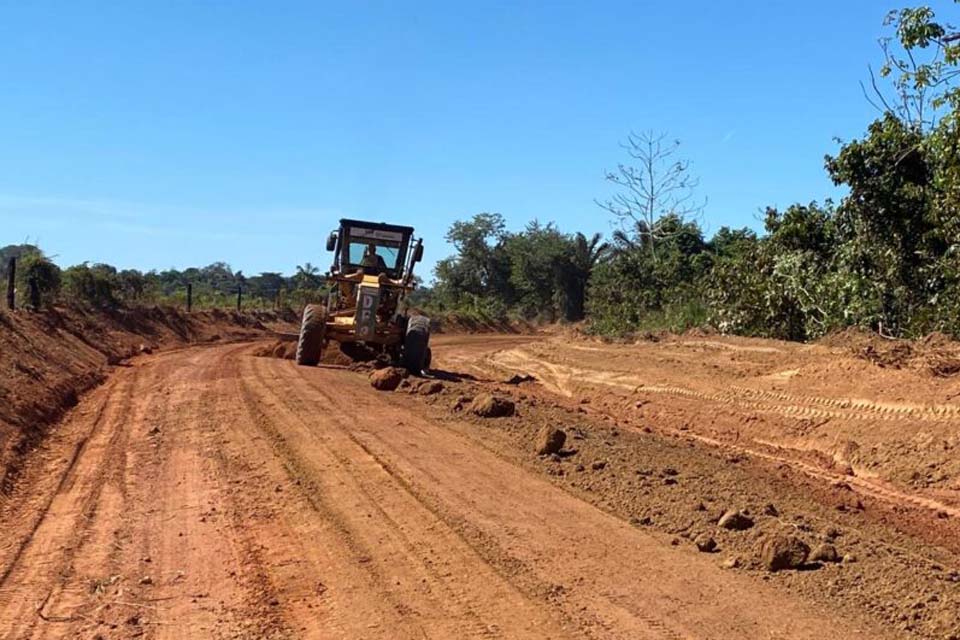 Manutenção na RO-135 entre Izidolândia e Vila Marcão assegura escoamento da produção do agronegócio e impulsiona turismo