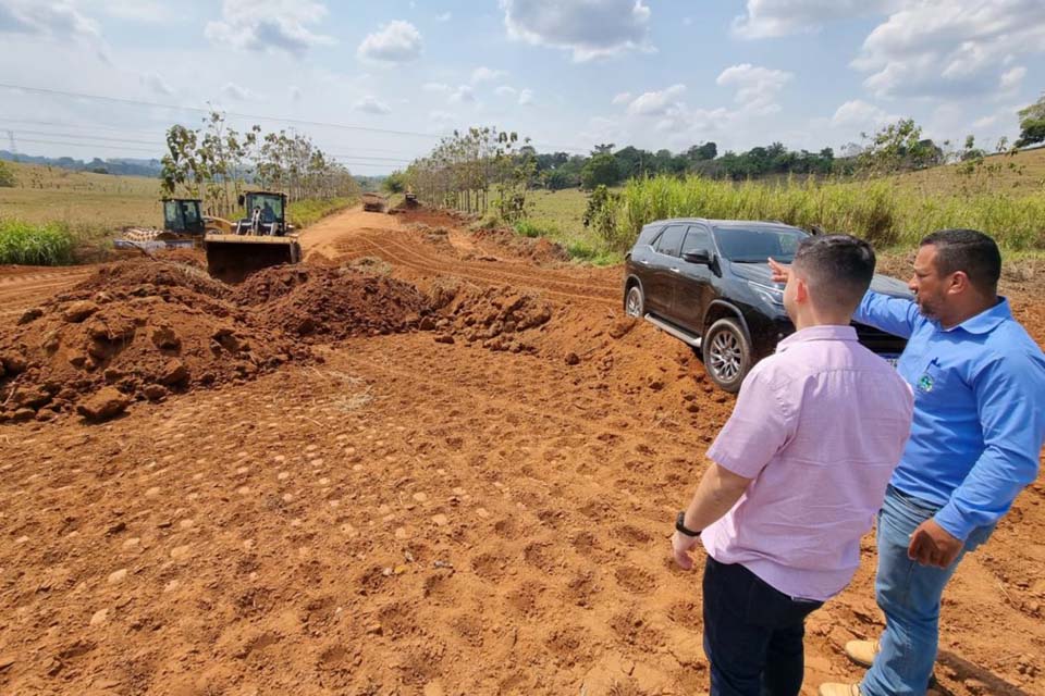 Prefeitura de Jaru melhora acesso e alargamento da Linha 614 para a BR 364