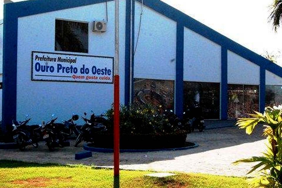 Prefeito corta 50% dos salários dele e do vice. A redução será por três meses