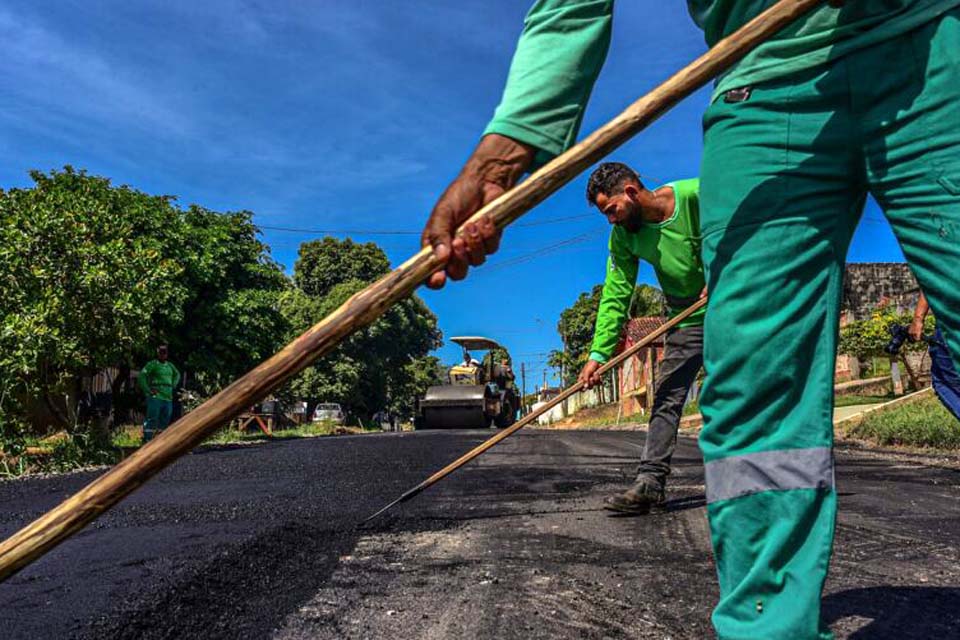 Prefeitura intensifica pavimentação de ruas no bairro Riachuelo