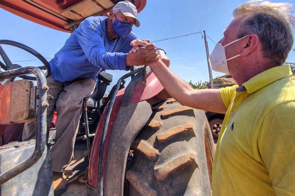 Lançamento do Porteira Adentro na Aprocis reúne autoridades e serviços da Prefeitura; cerca de 50 famílias serão benedfíciadas