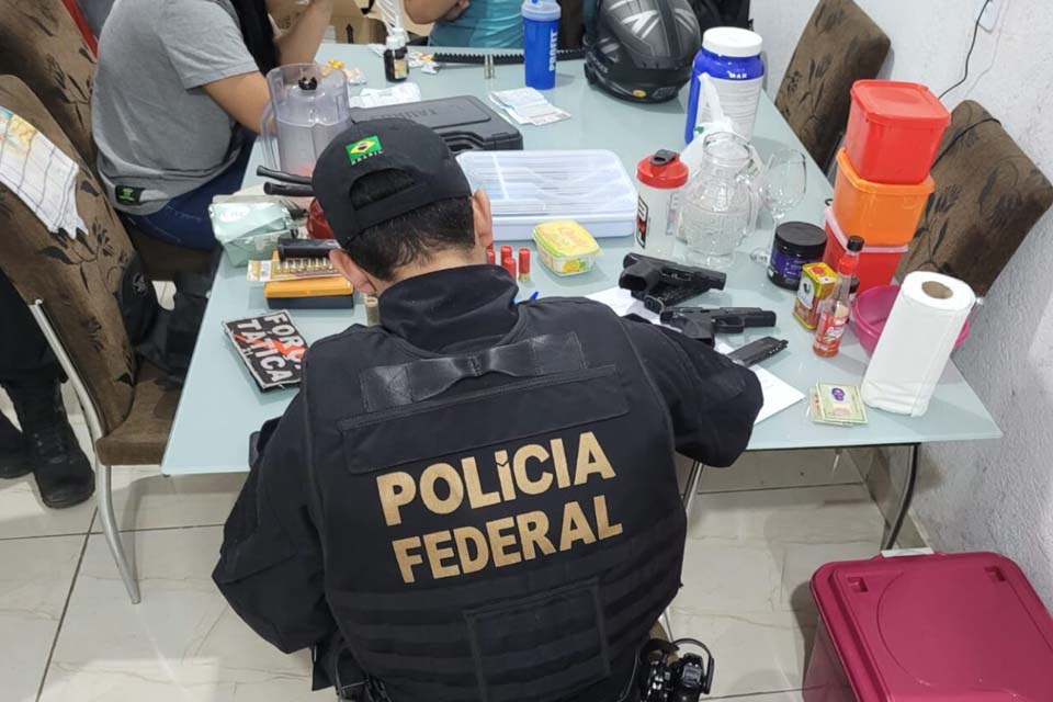 PF apreende armas e mais de 500 munições durante buscas