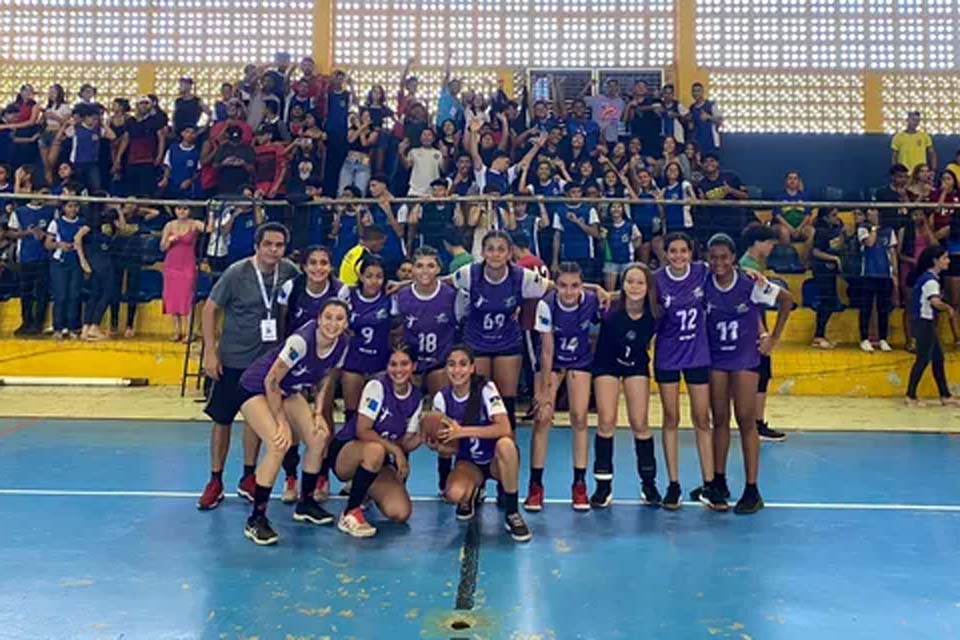 Handebol feminino da Escola João Bento da Costa participará do JOER em Cacoal