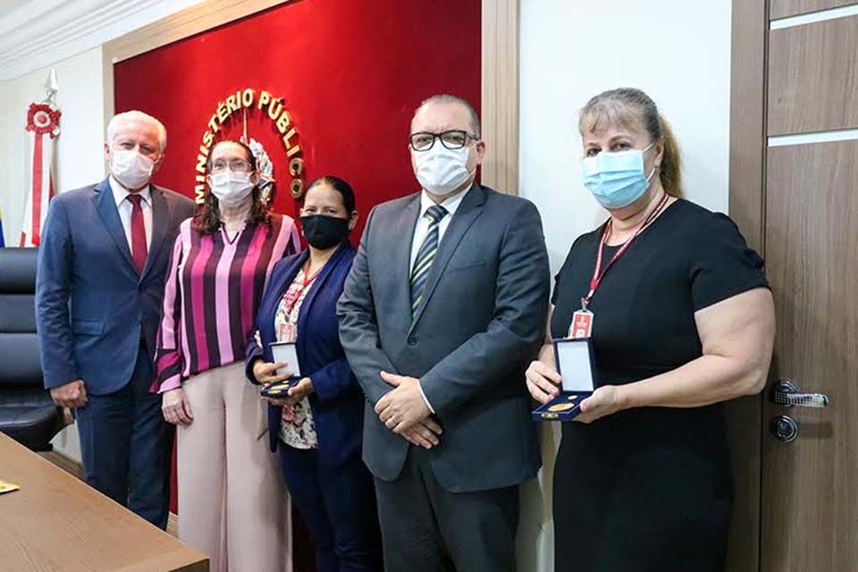 MP de Rondônia condecora servidores com Medalha de Bons Serviços em cerimônia virtual