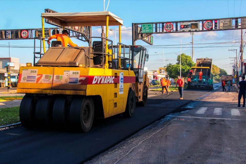 Obras do “Tchau Poeira” continuam no município com serviços de recapeamento