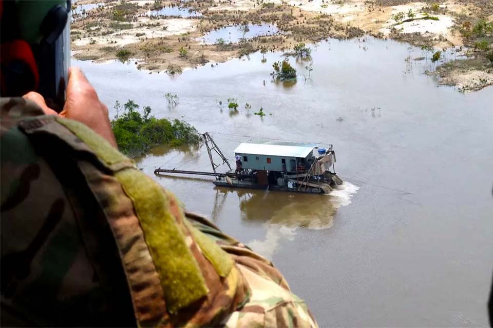 Forças Armadas combatem garimpo na Terra Indígena Yanomami