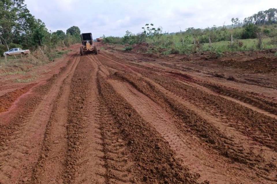 Semosp realiza manutenção e melhorias na linha 200, 176 e 180 norte, em Rolim de Moura