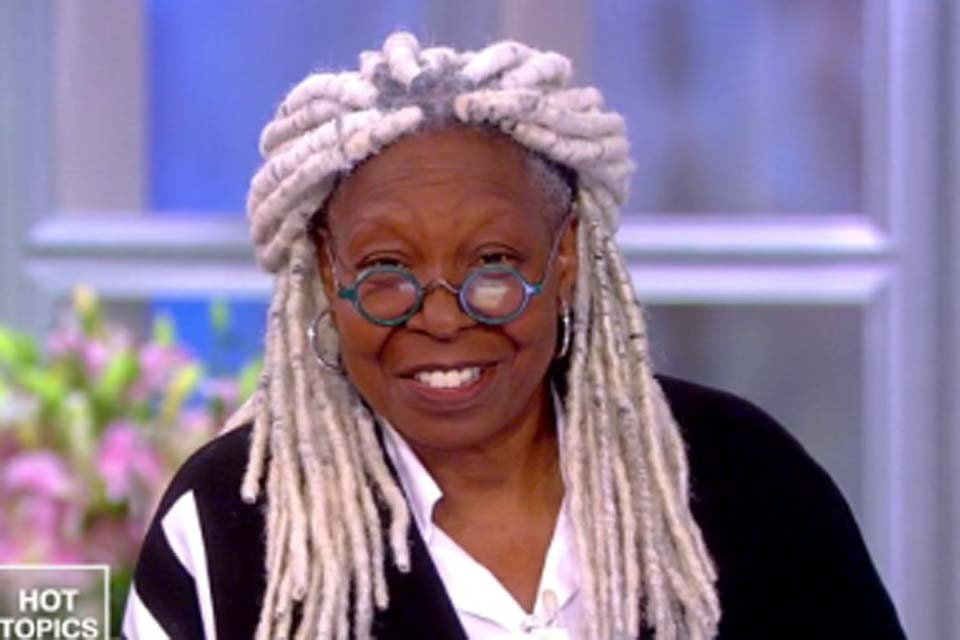 Whoopi Goldberg surpreende com novo visual ao surgir de cabelo branco